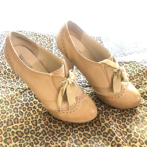 Tan booties - Picture 2 of 4